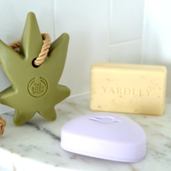 NIP THE BODY SHOP Hemp Soap on a Rope - Picture 2 of 4